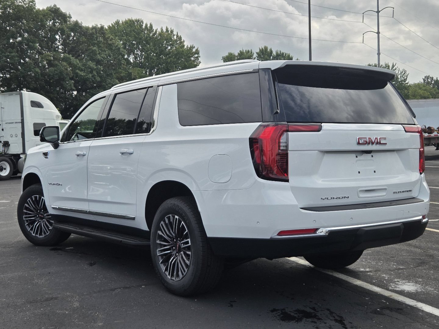 New 2026 GMC Yukon XL Elevation AWD/4WD image 16