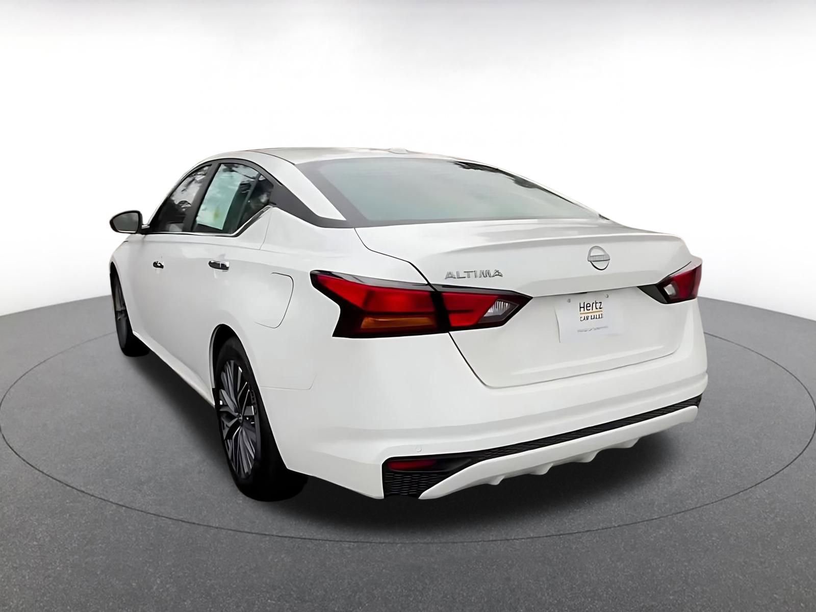 Used 2025 Nissan Altima 2.5 SV image 11