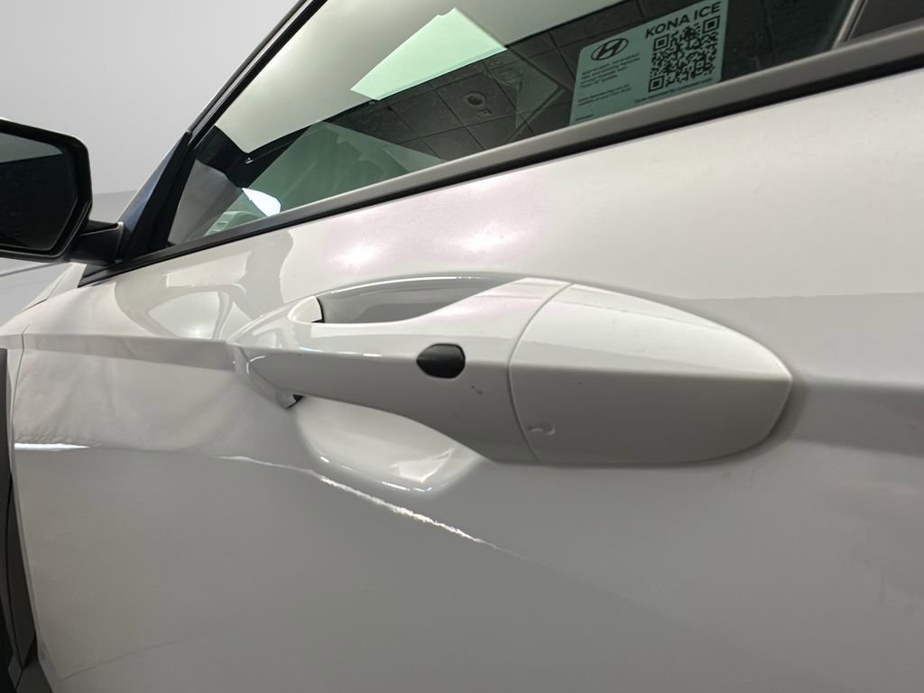 Certified 2025 Hyundai Kona SE AWD/4WD image 5