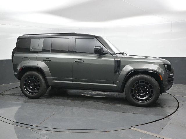 Used 2025 Land Rover Defender 110 AWD/4WD image 5