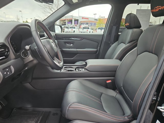 Used 2025 Honda Pilot TrailSport image 17