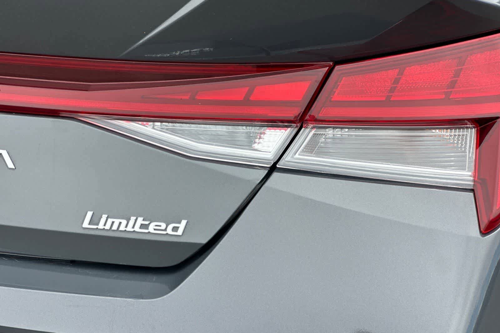 Used 2024 Hyundai Elantra Limited FWD image 28