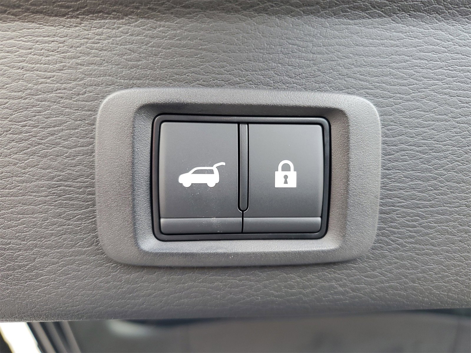 New 2025 Mitsubishi Outlander SE image 30