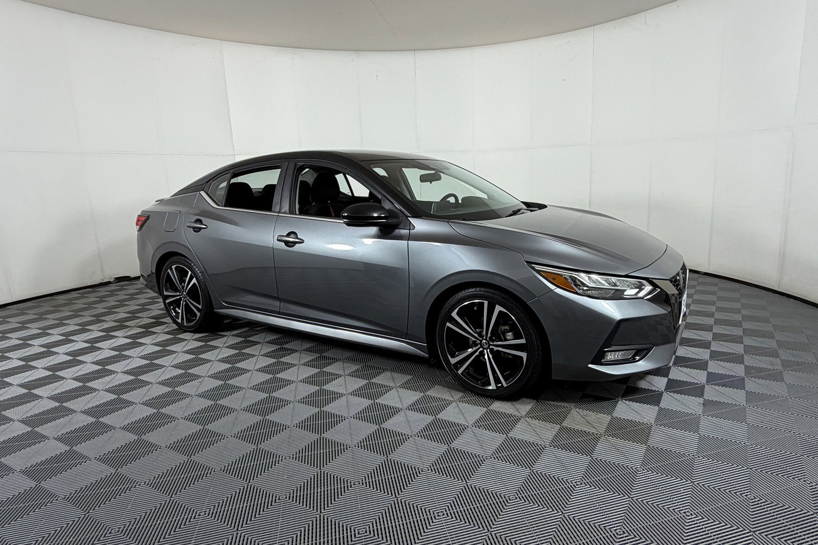 Used 2022 Nissan Sentra SR image 1