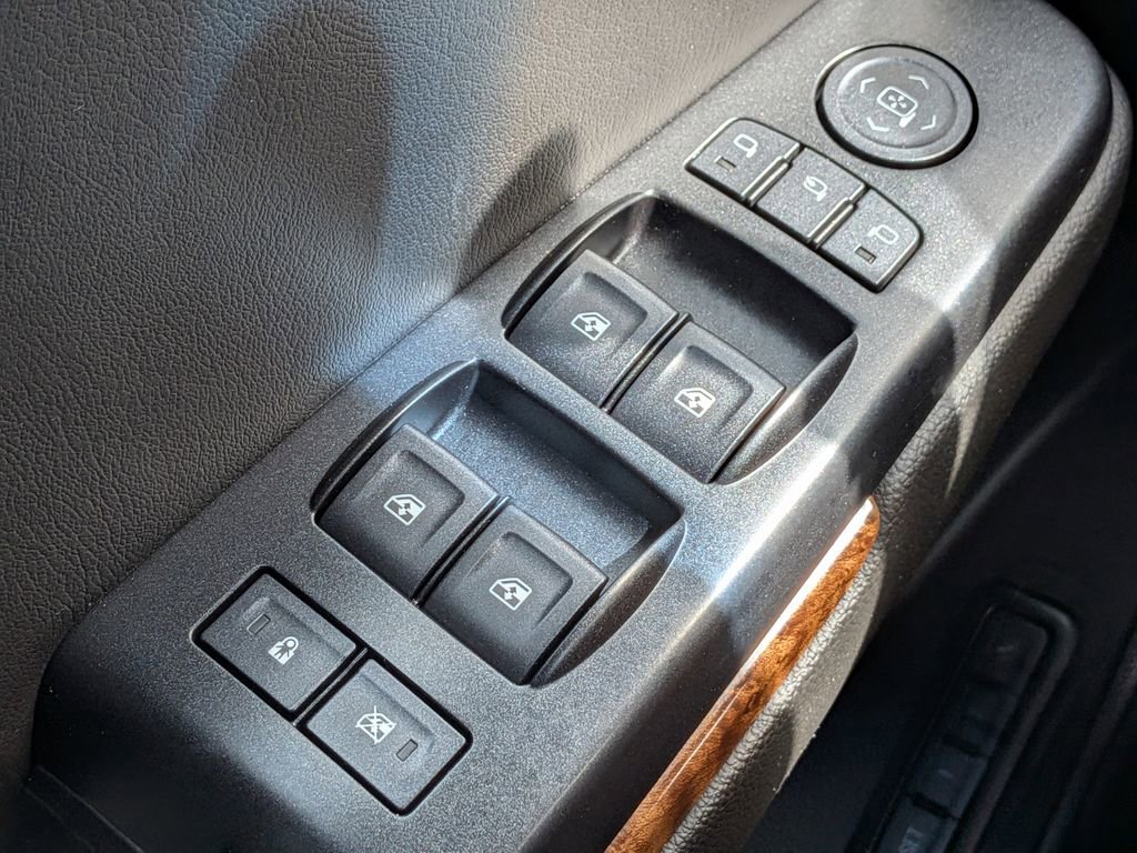 Used 2017 Chevrolet Suburban Premier image 28