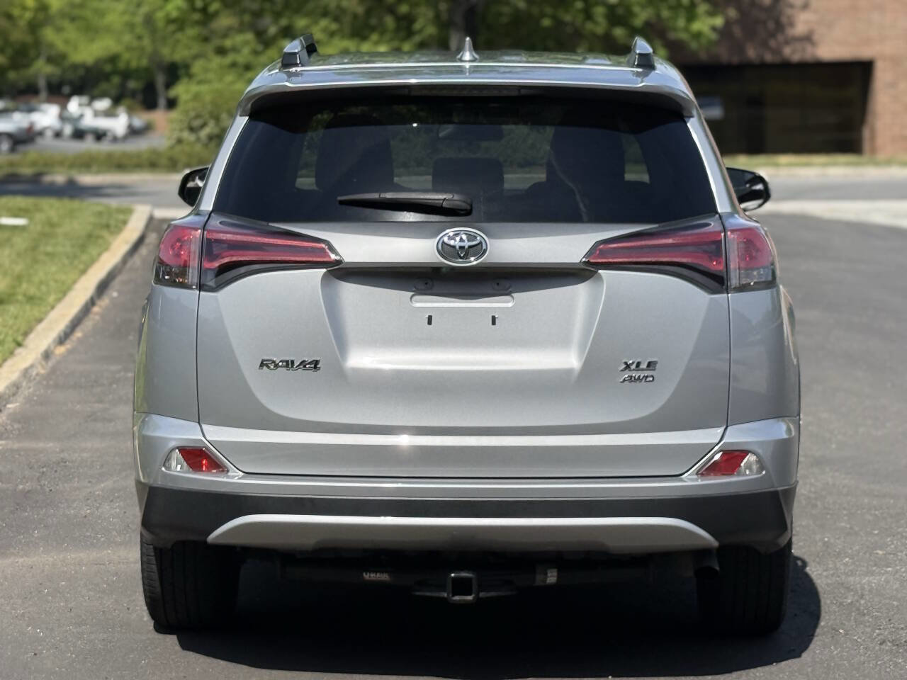 Used 2016 Toyota RAV4 XLE AWD/4WD image 4