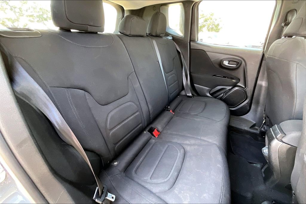 Used 2021 Jeep Renegade Latitude image 22