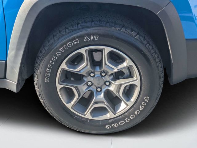 Used 2022 Jeep Cherokee Trailhawk w/ Premium Leather Package AWD/4WD image 10