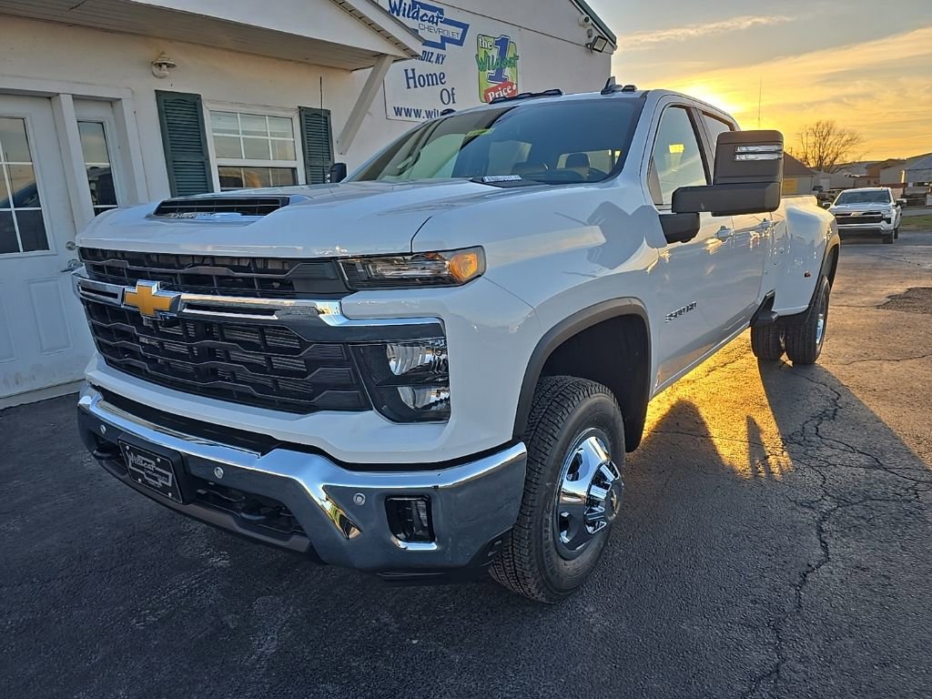 New 2026 Chevrolet Silverado 3500 LT w/ All Star Edition image 3