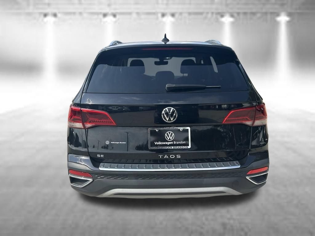 Certified 2023 Volkswagen Taos SE w/ Panoramic Sunroof Package FWD image 4