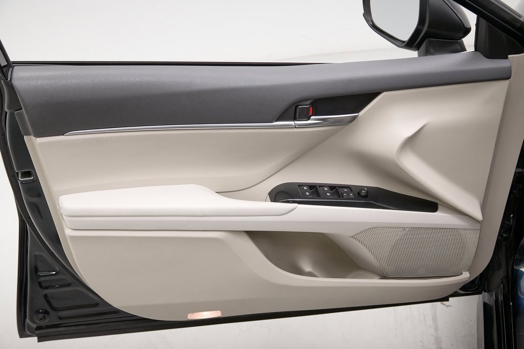 Used 2018 Toyota Camry LE image 10