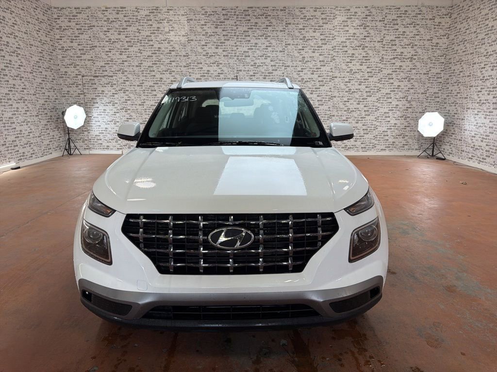 Used 2026 Hyundai Venue SEL FWD image 2