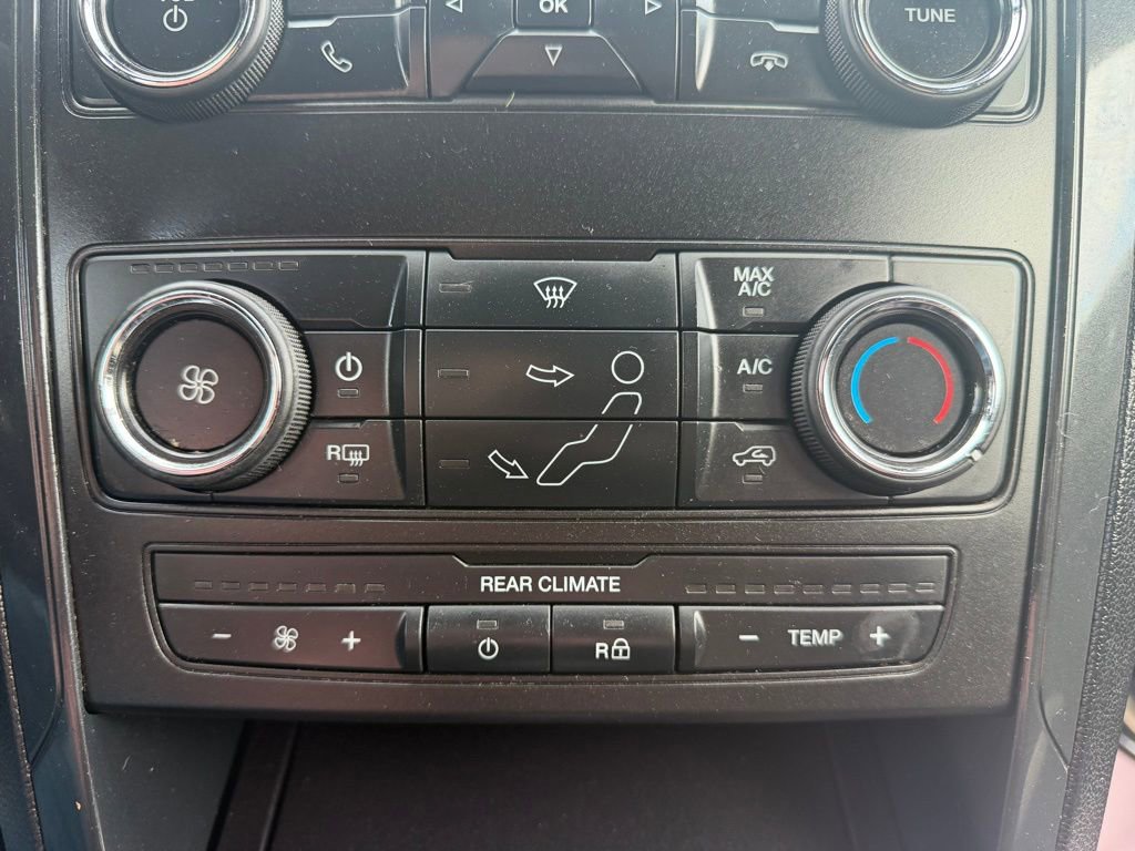 Used 2018 Ford Explorer XLT image 29