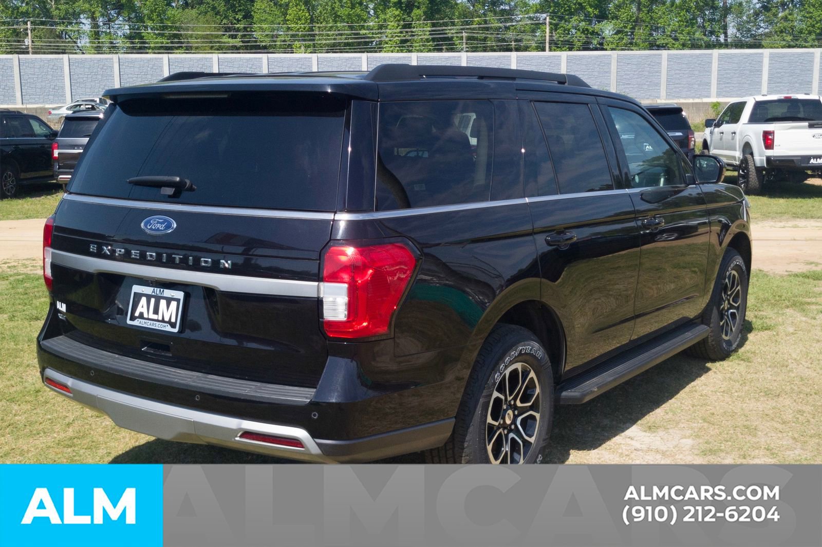 Used 2024 Ford Expedition XLT AWD/4WD image 6