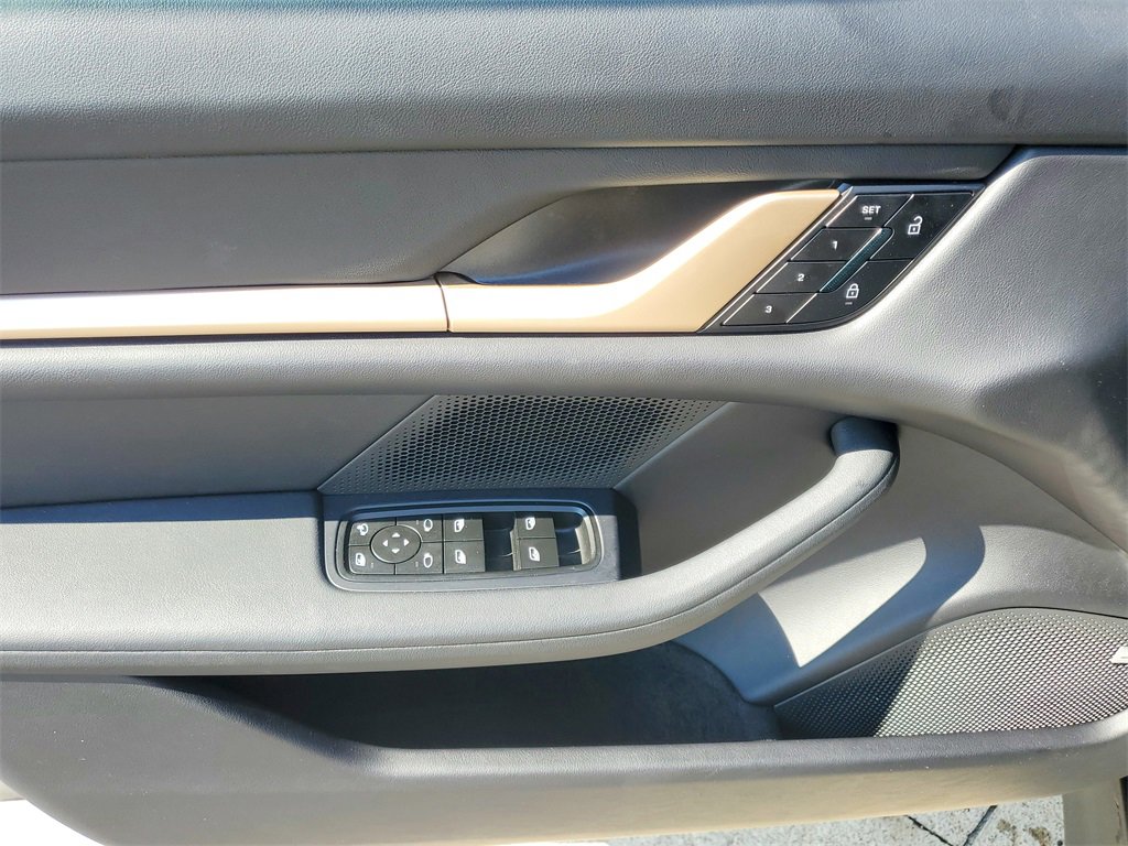 New 2025 Porsche Taycan 4S image 7