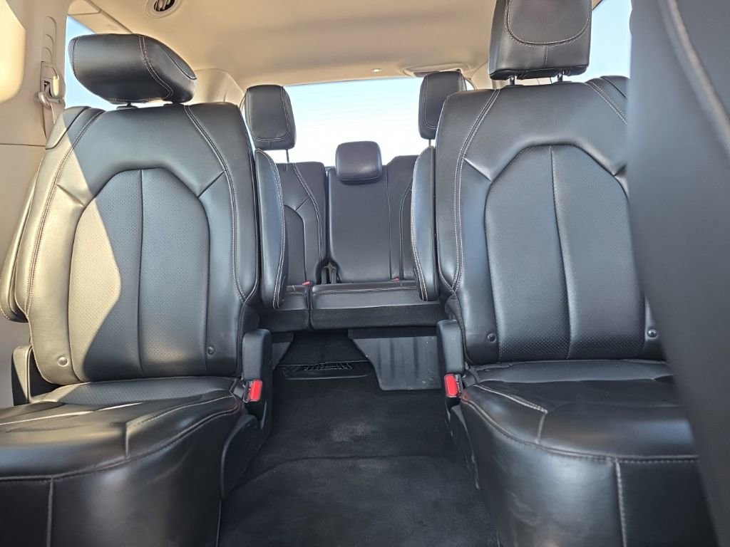 Used 2024 Chrysler Pacifica Touring-L FWD image 18