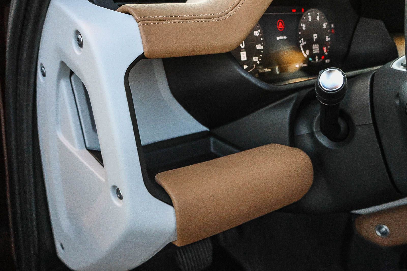 New 2026 Land Rover Defender 130 X-Dynamic SE image 31