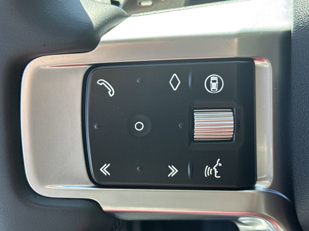Used 2025 Land Rover Discovery S image 25