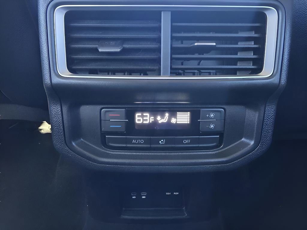 Used 2025 Volkswagen Atlas SE image 28