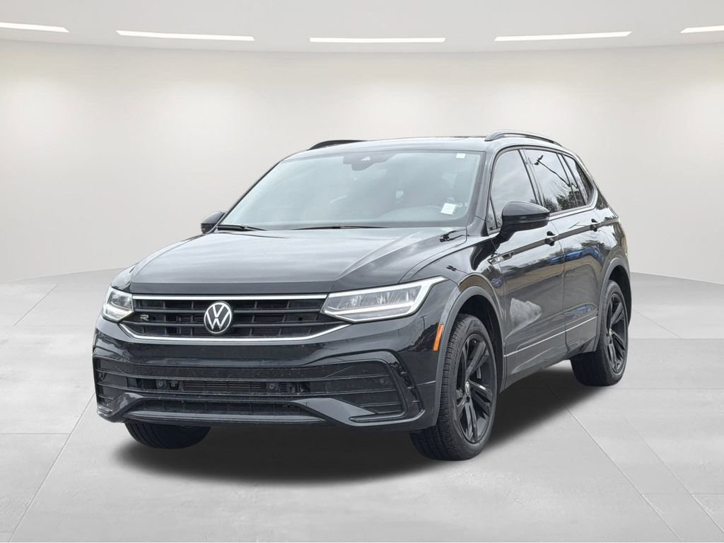 Used 2024 Volkswagen Tiguan SE R-Line image 1