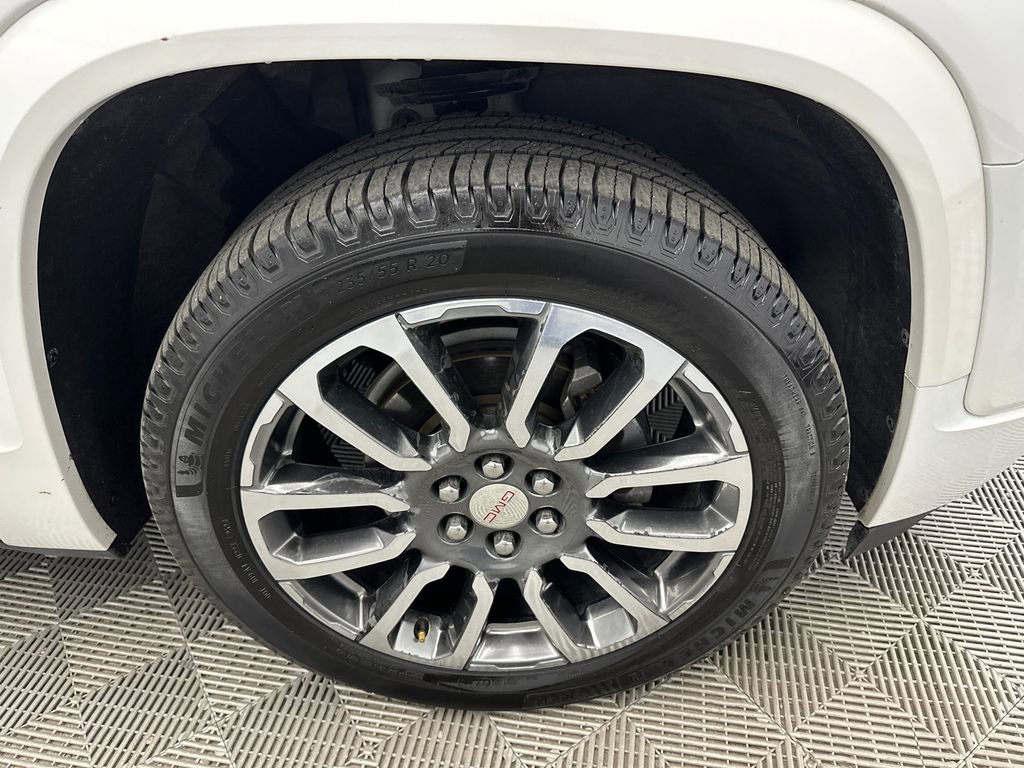 Used 2020 GMC Acadia Denali w/ Technology Package FWD image 14