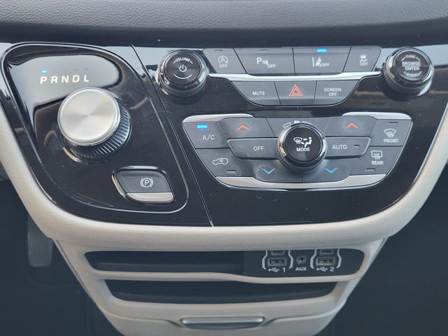 Used 2024 Chrysler Pacifica Touring-L FWD image 17