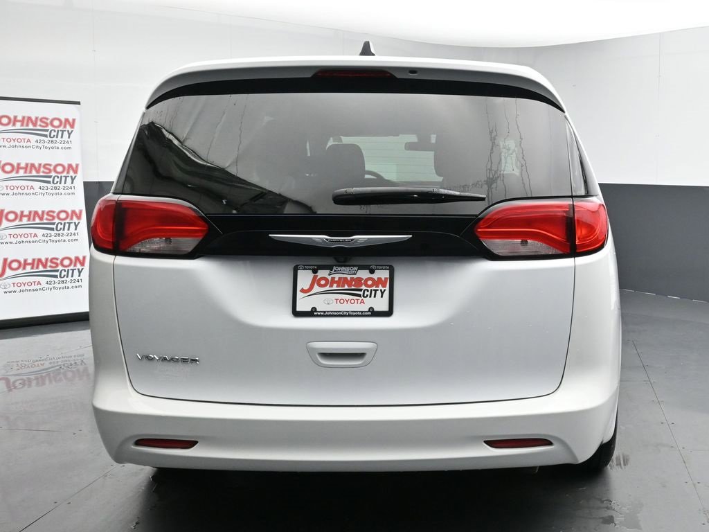 Used 2022 Chrysler Voyager LX image 8