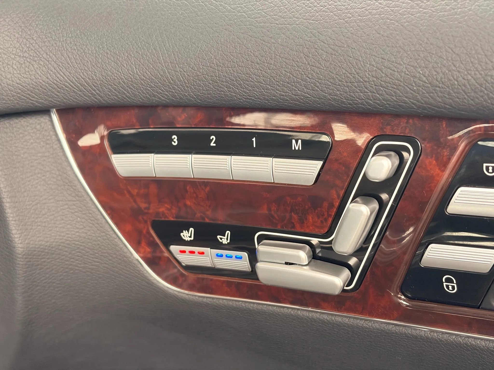 Used 2010 Mercedes-Benz CL 550 4MATIC image 64