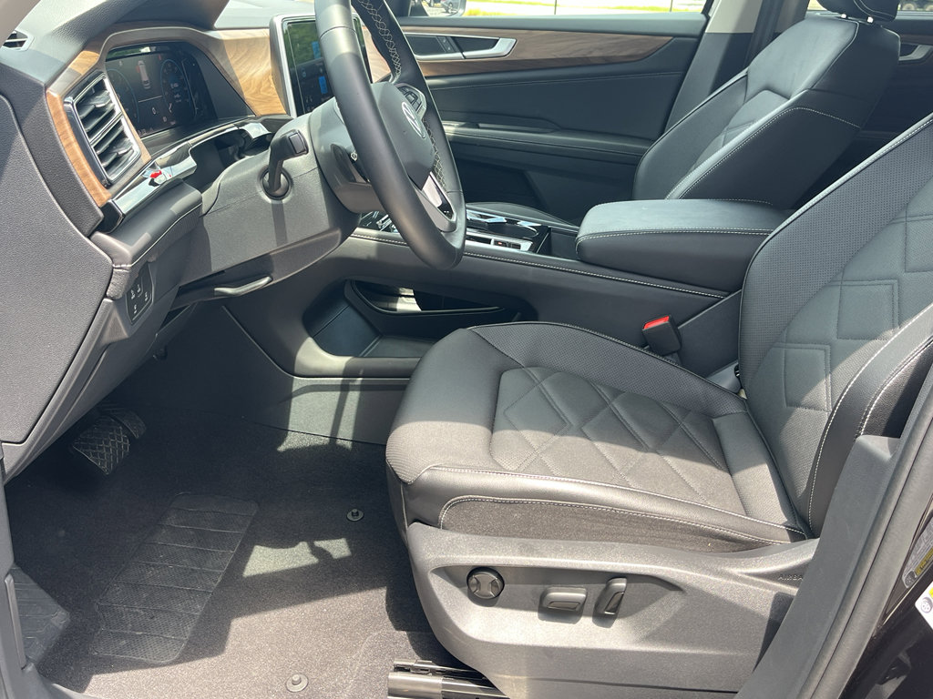 Used 2025 Volkswagen Atlas SE image 11