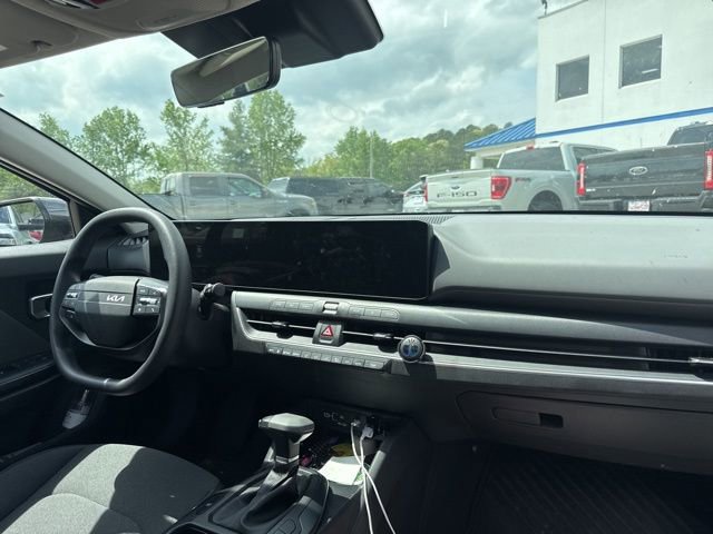 Used 2025 Kia K4 LXS image 24