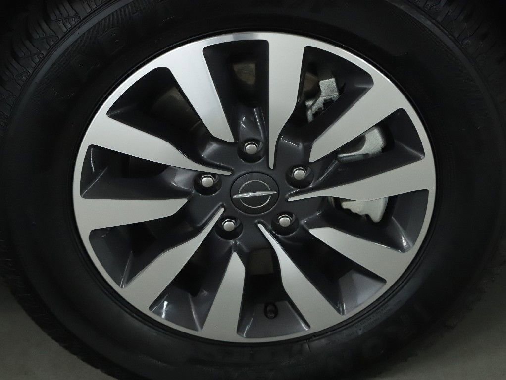 Used 2024 Chrysler Pacifica Select image 10