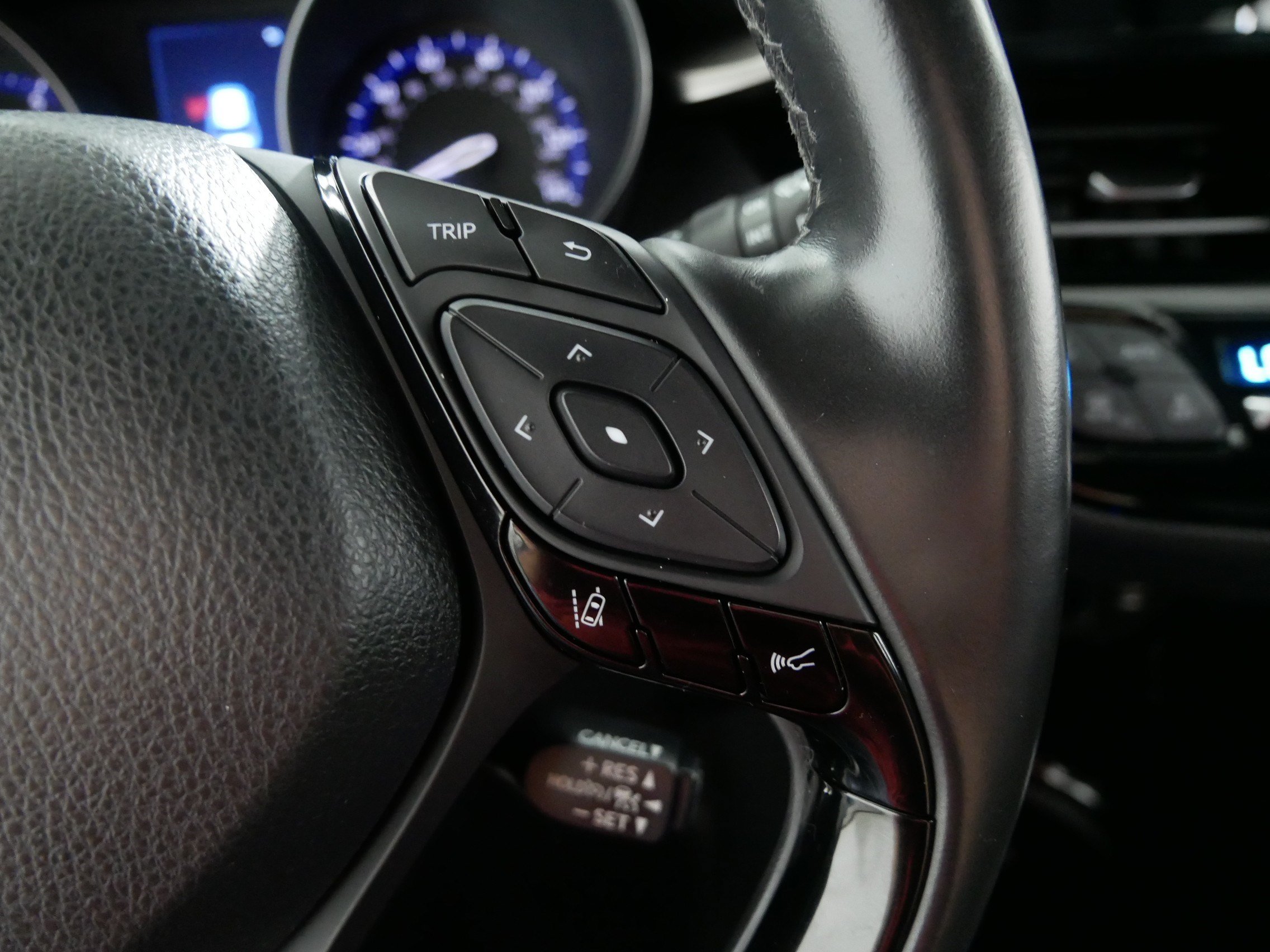 Used 2019 Toyota C-HR XLE FWD image 28