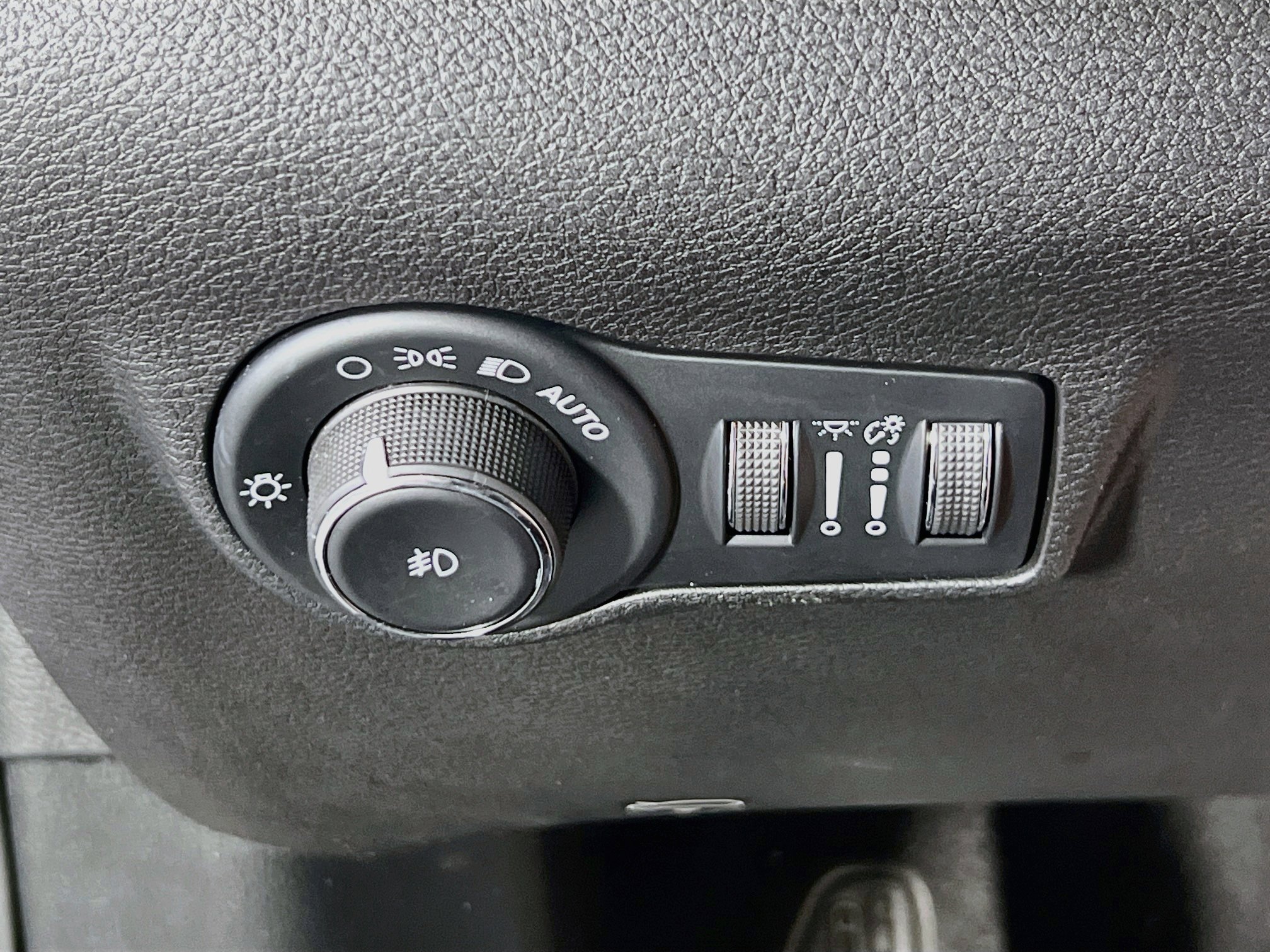 Used 2022 Jeep Compass Latitude w/ Sun and Sound Group AWD/4WD image 10