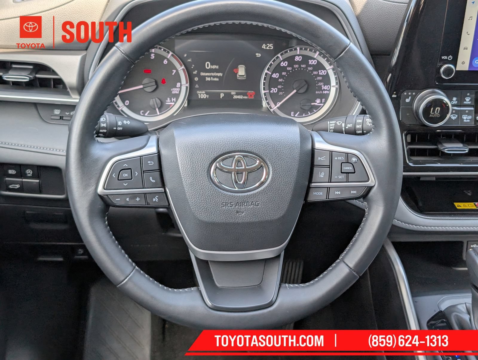 Used 2025 Toyota Highlander XLE AWD/4WD image 16