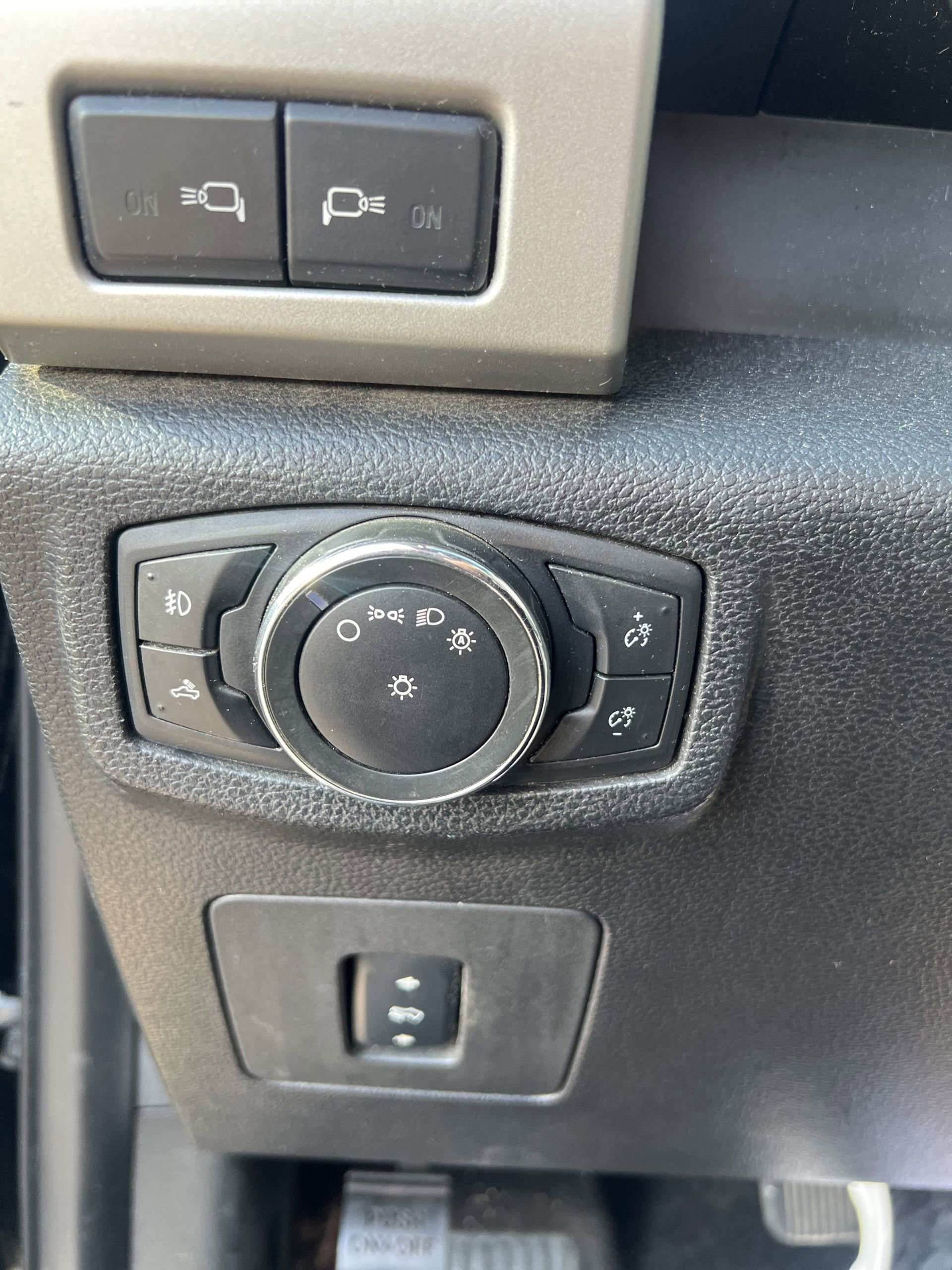 Used 2016 Ford F150 Lariat w/ Equipment Group 502A Luxury AWD/4WD image 19