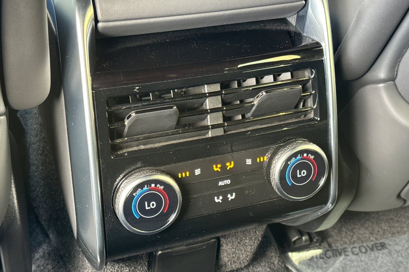 Used 2023 Land Rover Range Rover Autobiography image 13