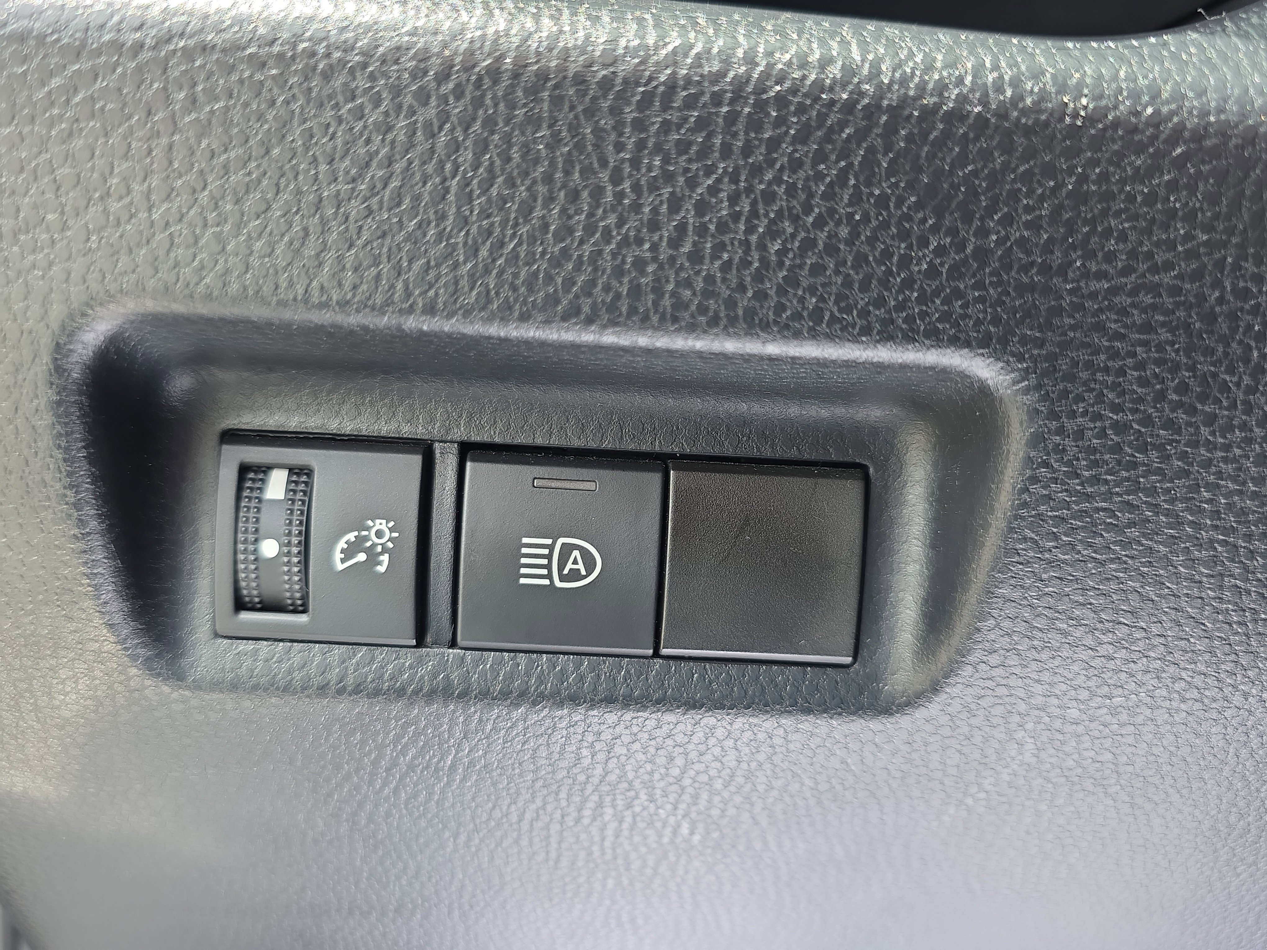 Used 2024 Toyota RAV4 XLE FWD image 27