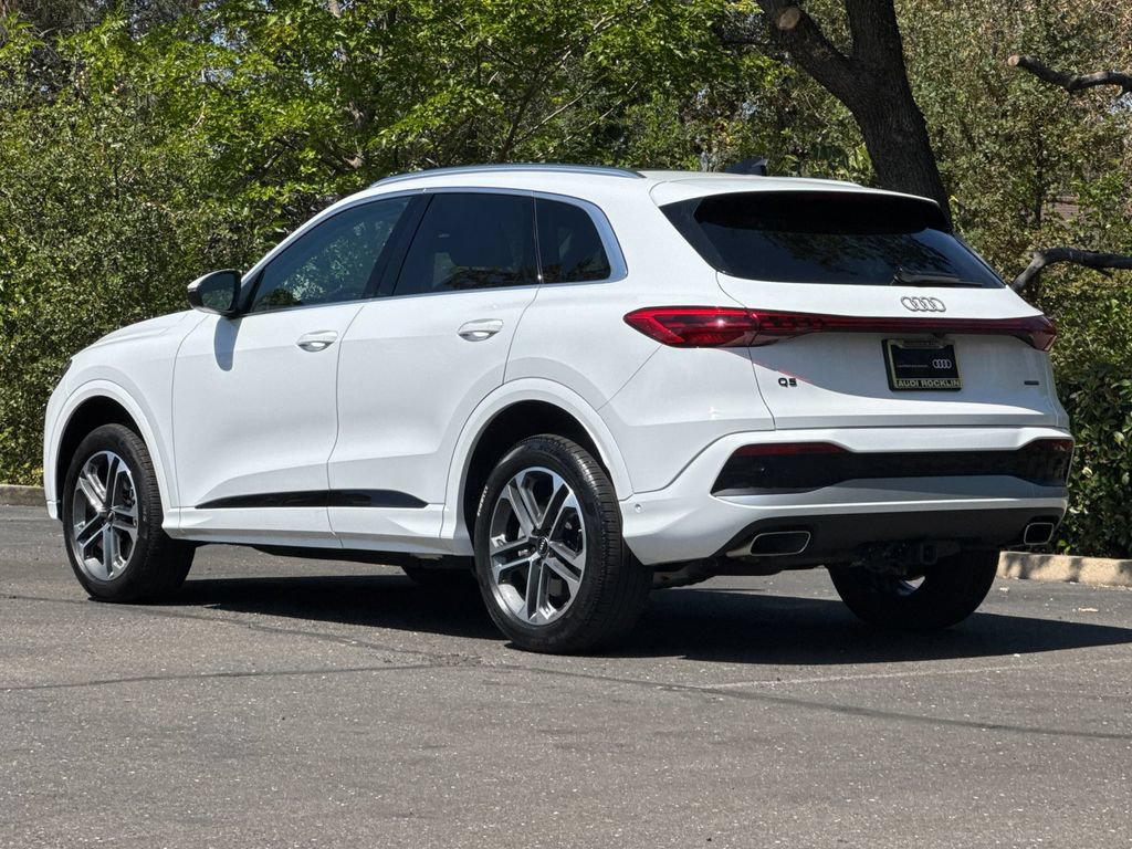 Certified 2025 Audi Q5 Premium AWD/4WD image 9