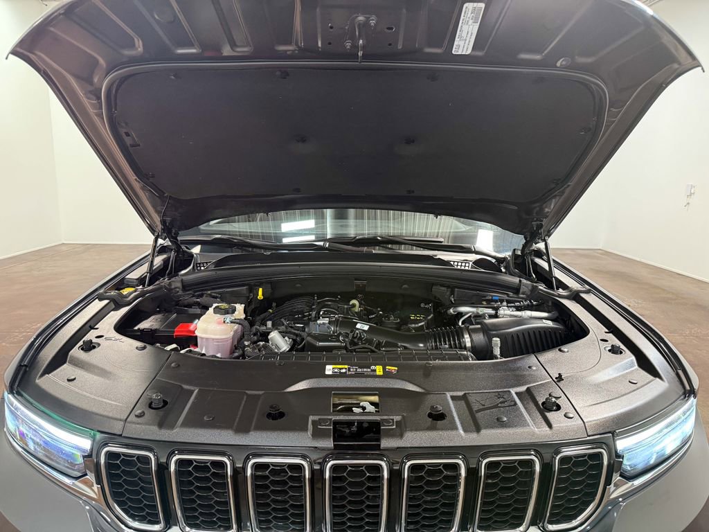 Used 2024 Jeep Grand Cherokee Overland AWD/4WD image 19