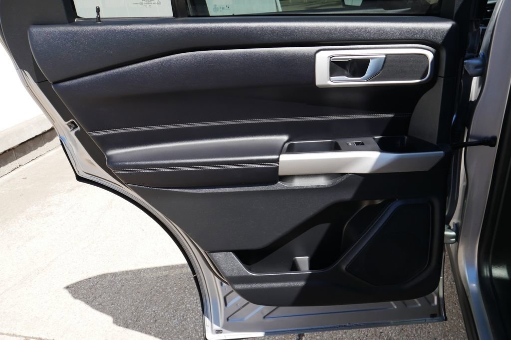 Used 2021 Ford Explorer XLT w/ Equipment Group 202A AWD/4WD image 35