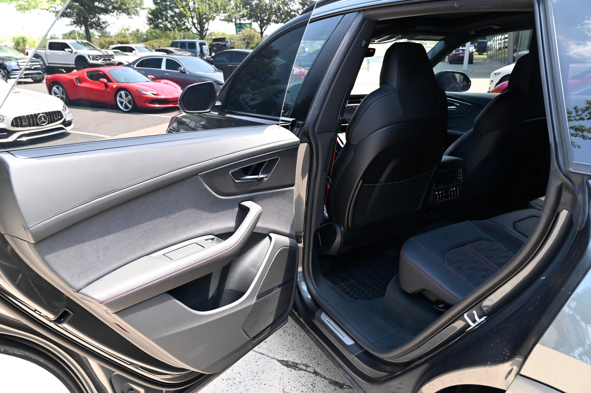 Used 2024 Audi RS Q8 AWD/4WD image 33