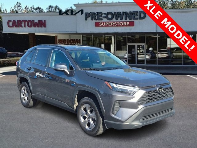 Used 2022 Toyota RAV4 XLE image 1