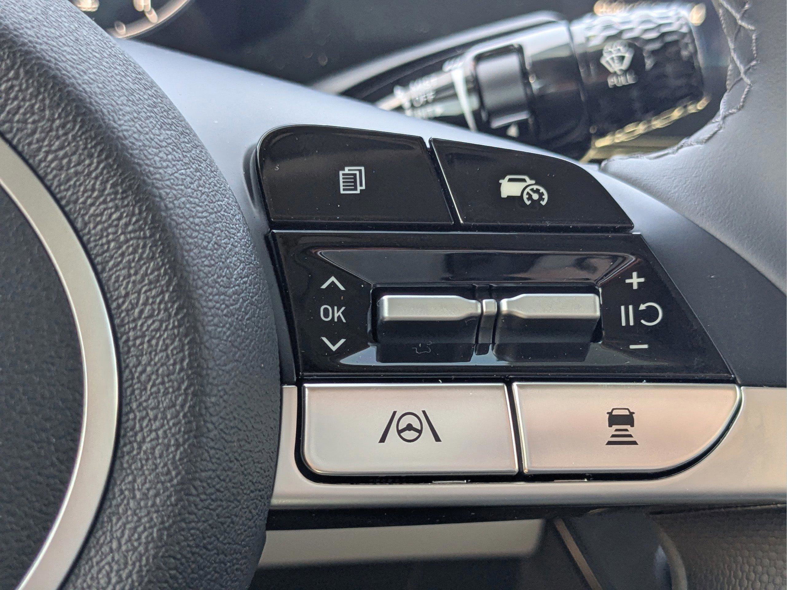 New 2025 Hyundai Elantra Limited image 25