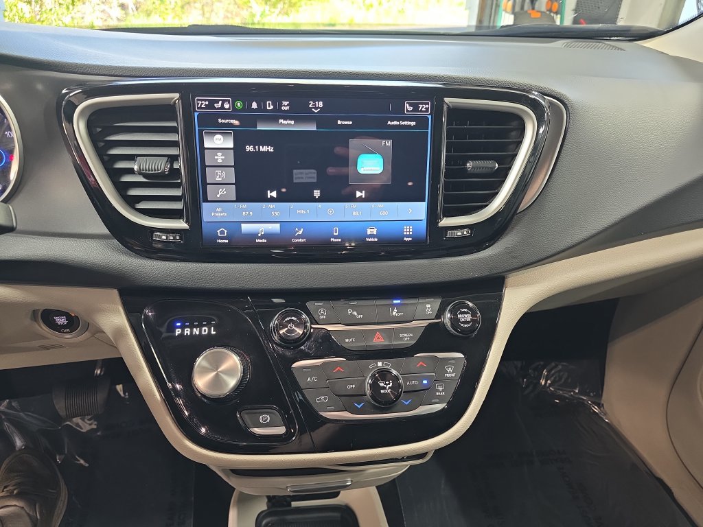 Used 2023 Chrysler Pacifica Touring-L FWD image 22