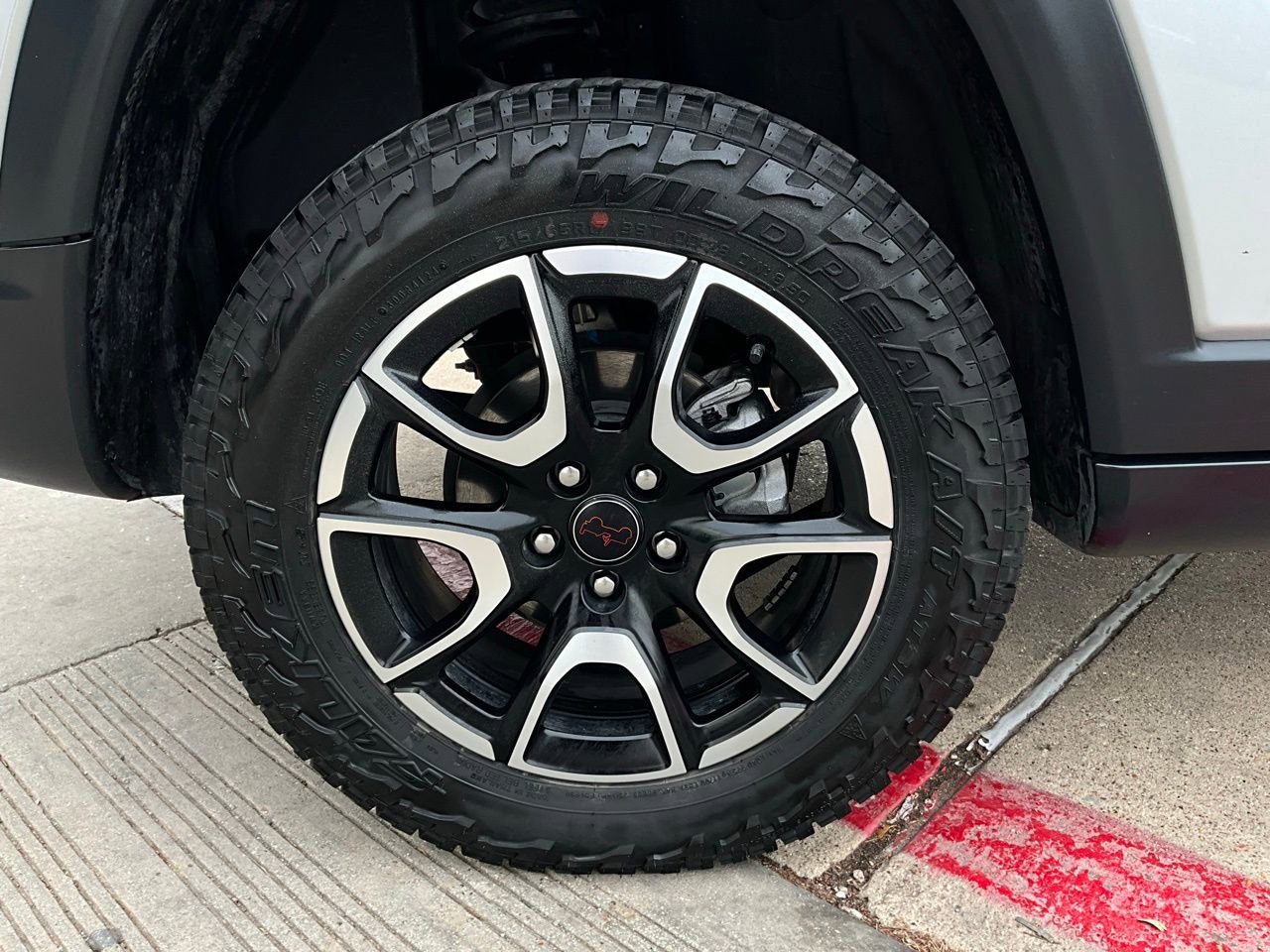 Used 2025 Jeep Compass Trailhawk image 9