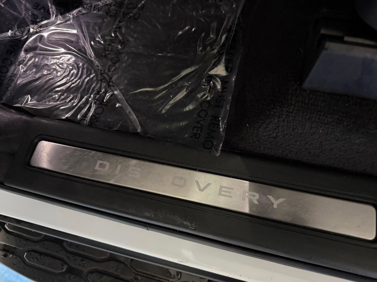 Used 2020 Land Rover Discovery HSE AWD/4WD image 14