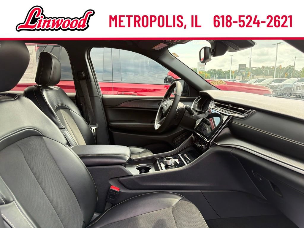 Used 2024 Jeep Grand Cherokee L Laredo AWD/4WD image 8