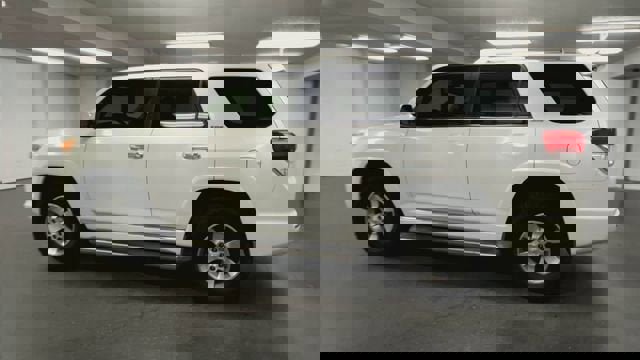 Used 2011 Toyota 4Runner SR5 w/ Convenience Pkg image 6