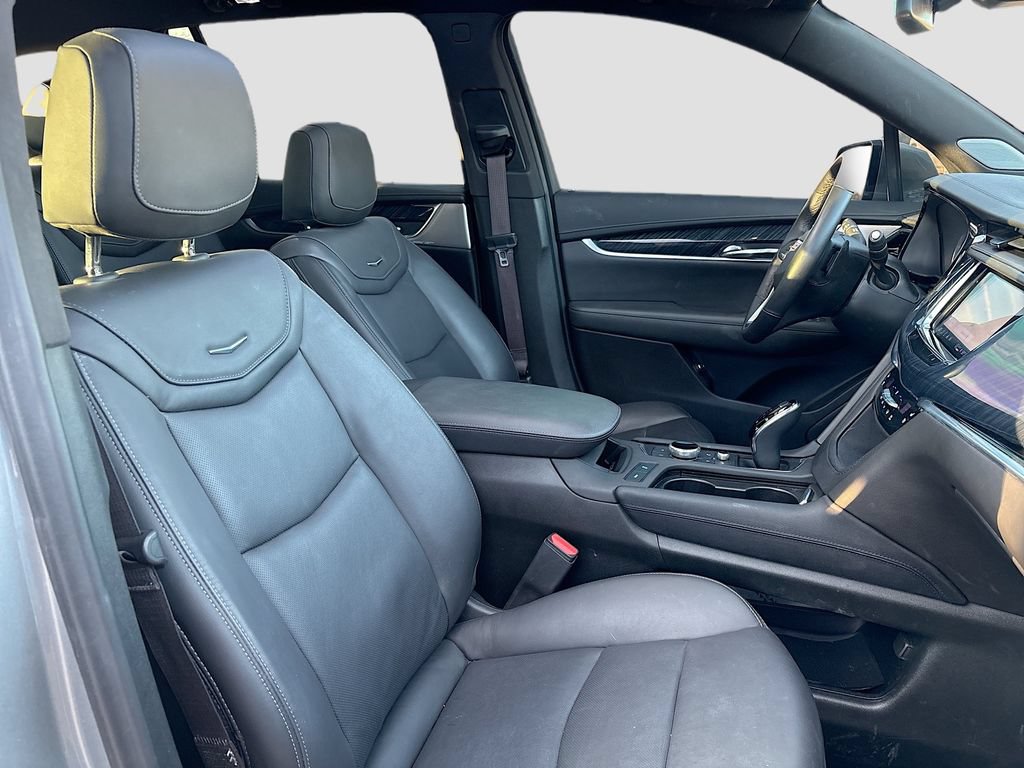Used 2024 Cadillac XT6 Premium Luxury w/ LPO, Floor Liner Package AWD/4WD image 31