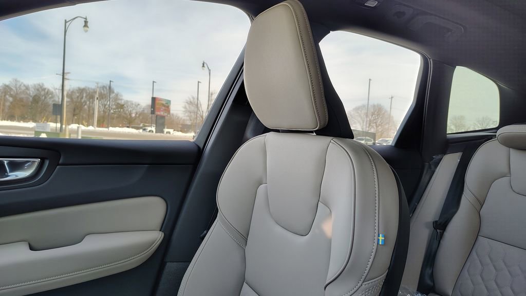 New 2026 Volvo XC60 B5 Plus w/ Protection Package Premier AWD/4WD image 22